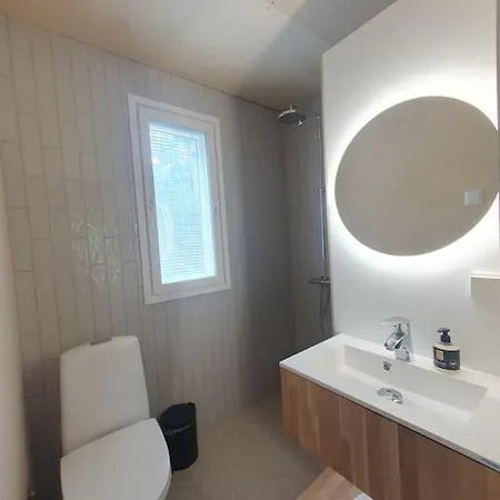 Pieni Asunto Maalla Navettarakennuksessa. *