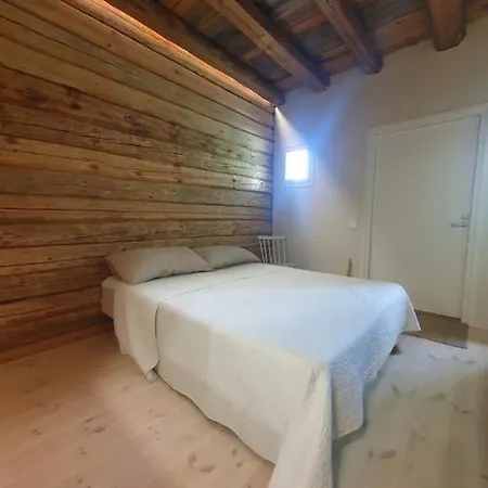 Pieni Asunto Maalla Navettarakennuksessa. Lejlighed